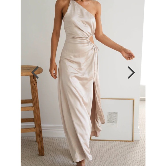 Mura boutique dress - Picture 3 of 6